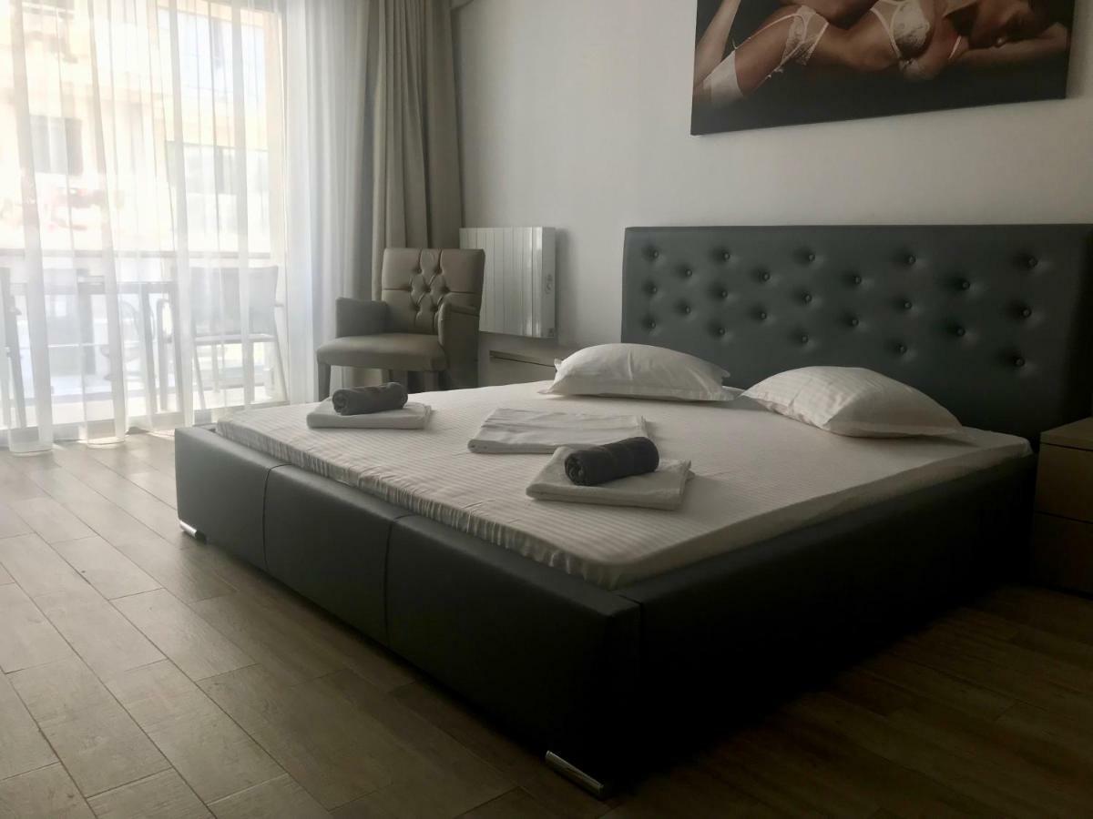 Desilva 46 & 47 Mamaia
